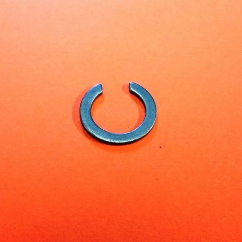 Sperrring Sicherungsring Lager Portalachse Wandler  UAZ 469 452 / 451D-2402044