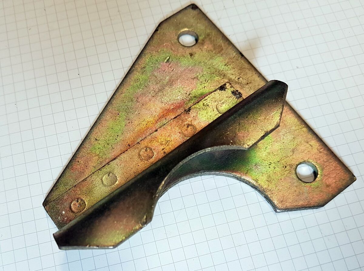 Auspuffrohr Halterung Winkel / Uaz 452/ 3741-1203025