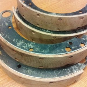 Bremsbacken Satz 4 Stück Wolga Gaz M21 Gaz 24 2410 UAZ 469 452 Gaz 69