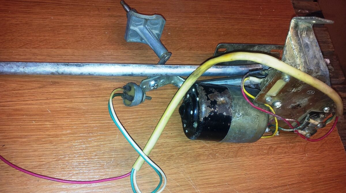 Scheibenwischeranlage Scheibenwischer Gestänge Motor komplett Wolga Gaz M21 – Bild 3
