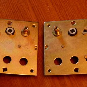 Türschloß rechts/ links UAZ 469 452 469-6105012(13)-04   2 Stück