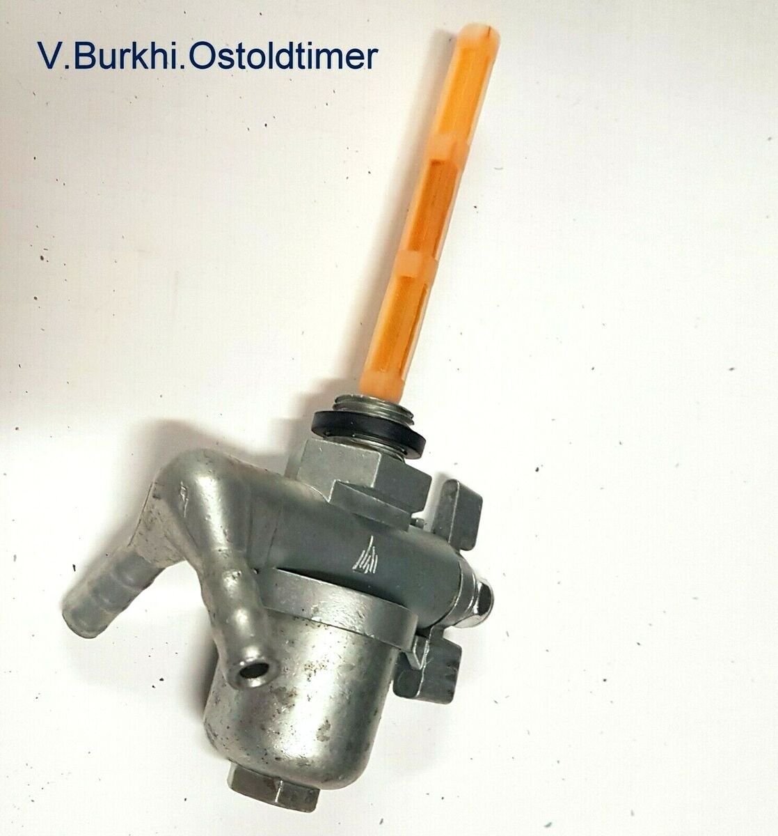 Benzinhahn Kraftstoffhahn für zwei Vergaser DNEPR, URAL, K-750, MT