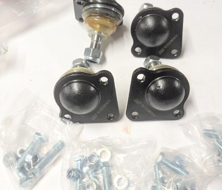 Traggelenk- Satz 4 Stück Lada Niva 21213 21214